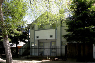 521 14th St in Sacramento, CA - Building Photo - Building Photo