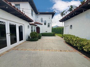 6401 Travis Rd in West Palm Beach, FL - Building Photo - Building Photo