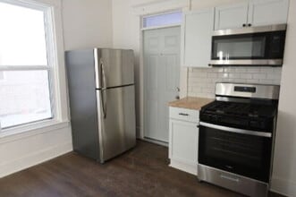 1220 Wealthy St SE in Grand Rapids, MI - Building Photo - Building Photo