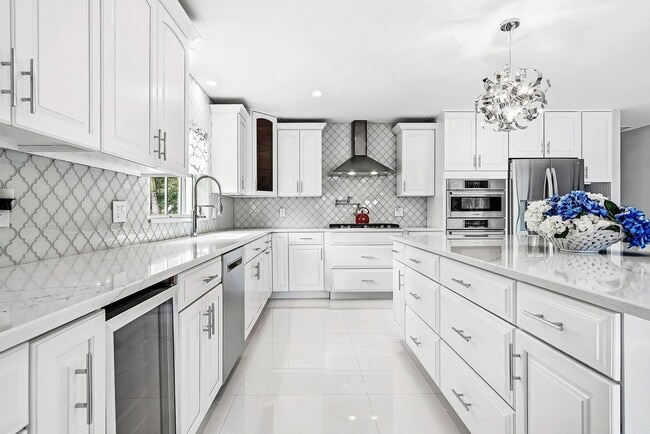 417 N Country Club Dr in Atlantis, FL - Building Photo - Building Photo