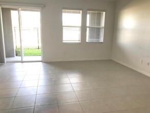 10820 Fowlers Blf Ct in Tampa, FL - Building Photo - Building Photo