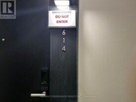 461 Green Rd in Hamilton, ON - Building Photo