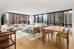 525 E 72nd St in New York, NY - Building Photo