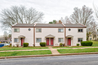 Southside Court in State College, PA - Foto de edificio - Building Photo