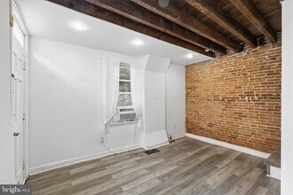 251 Fulton St in Philadelphia, PA - Building Photo - Building Photo