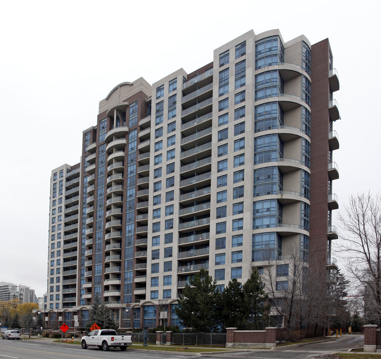 Peninsula Place in Toronto, ON - Building Photo