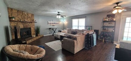 6925 Timbercroft Ln in Fayetteville, NC - Building Photo - Building Photo