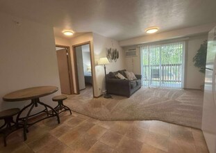 1632 S Doodler Dr in Sioux Falls, SD - Building Photo - Building Photo