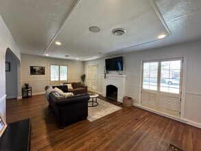 2401 Pacific Dr in Bakersfield, CA - Building Photo - Building Photo