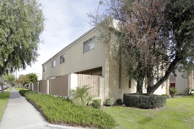 3909 W El Rancho Ave in Orange, CA - Building Photo - Building Photo