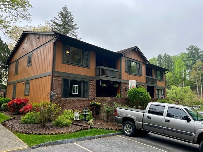 property at 1759 Haywood Manor Rd