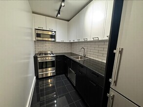 20 John St, Unit 3C in New York, NY - Building Photo - Building Photo