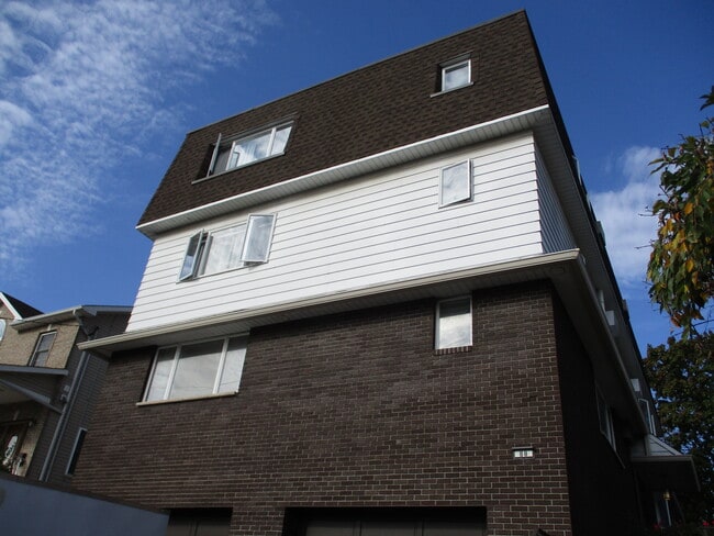 88 Feronia Way, Unit 1A in Rutherford, NJ - Building Photo - Building Photo