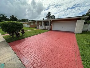 450 NE 147th Terrace in Miami, FL - Building Photo - Building Photo