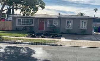 3327 La Junta Ave in San Diego, CA - Building Photo