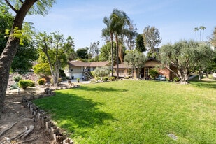 1557 E Puente St in Covina, CA - Building Photo