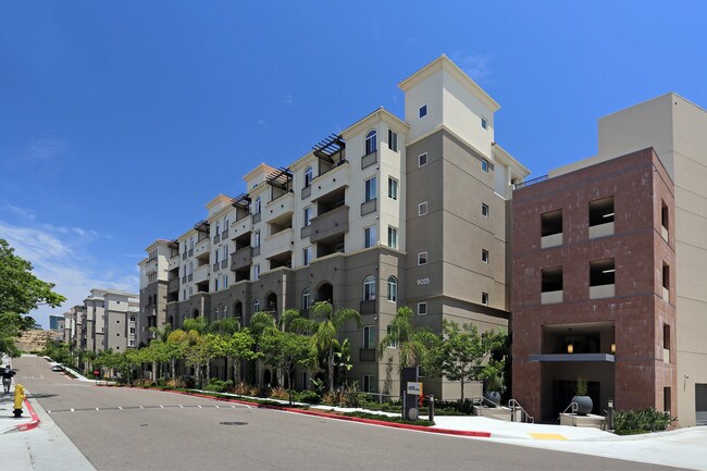 360 Luxury Apartments in San Diego, CA - Building Photo - Building Photo