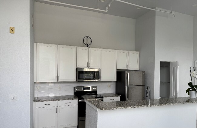 1090 10th St N in St. Petersburg, FL - Building Photo - Building Photo