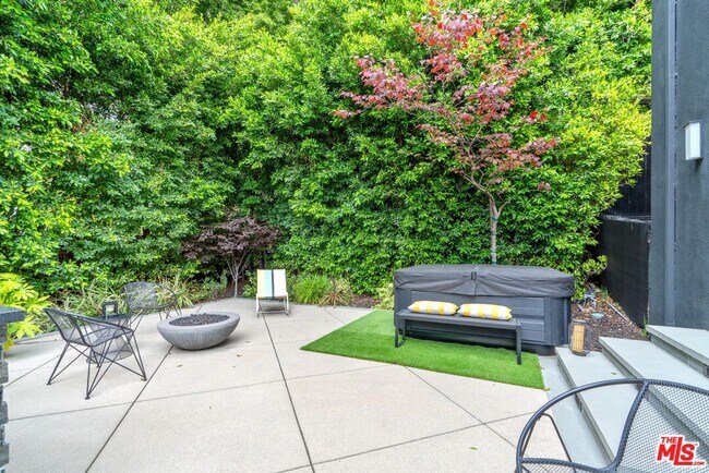 2903 Nichols Canyon Rd in West Hollywood, CA - Building Photo - Building Photo