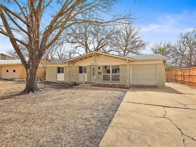 property at 923 Prestwick Ln