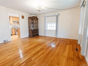 4 Windsor Rd in Hamden, CT - Foto de edificio - Building Photo