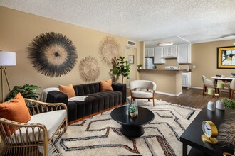 Bella Terra in Vista, CA - Building Photo - Building Photo