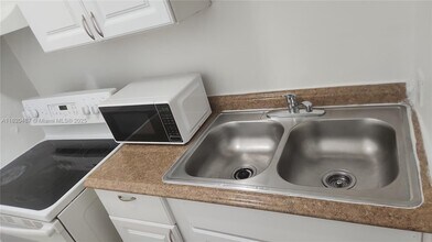 1842 Johnson St in Hollywood, FL - Building Photo - Building Photo