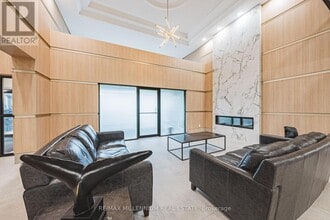 2160 Lakeshore Rd. in Burlington, ON - Building Photo - Building Photo