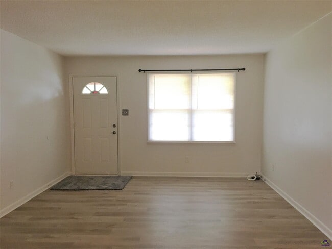 208 Ivelyn Dr in Warner Robins, GA - Building Photo - Building Photo