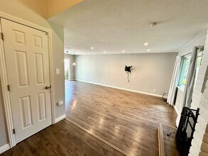 416 Florin Rd in Sacramento, CA - Building Photo - Building Photo