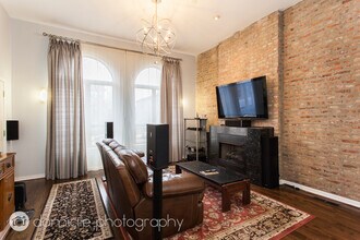 2113 W Washington Blvd, Unit 1 in Chicago, IL - Building Photo - Building Photo
