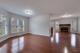 1080 Rockport Dr in Carol Stream, IL - Foto de edificio - Building Photo