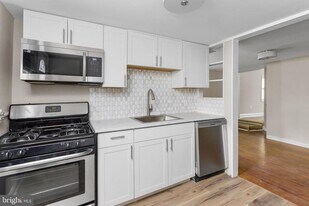 22 Thompson St in Bordentown, NJ - Building Photo