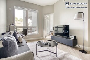 555 E Evelyn Ave in Mountain View, CA - Building Photo