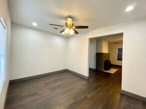 828 Dakota St in San Antonio, TX - Building Photo - Building Photo