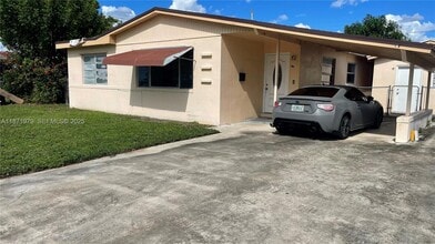 301 N 67th Ave in Hollywood, FL - Building Photo - Building Photo