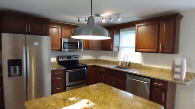 49 Plumtree Rd in Sunderland, MA - Building Photo - Building Photo