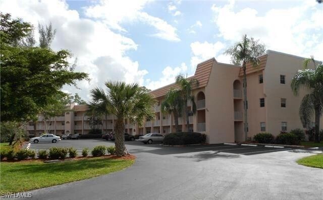 property at 400 Forest Lakes Blvd