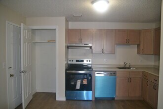 12 St James Pl in Nashua, NH - Building Photo - Building Photo