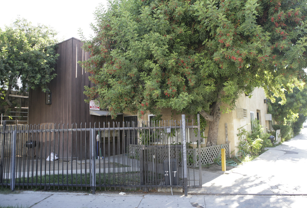 6030 Hazelhurst Pl in North Hollywood, CA - Building Photo