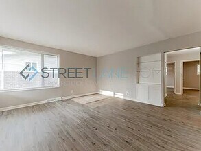 9834 Lawnview Dr in St. Louis, MO - Foto de edificio - Building Photo