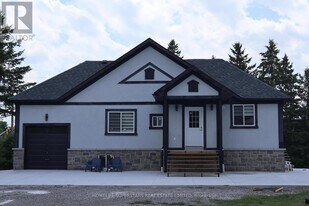 28 Estateview Cir in Brampton, ON - Building Photo