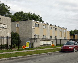 Pierre Manor Apartments in Detroit, MI - Building Photo - Building Photo