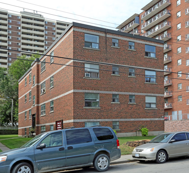 108 Young St in Hamilton, ON - Building Photo - Primary Photo