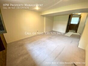 1827 Thackeray Ave NW in Massillon, OH - Foto de edificio - Building Photo