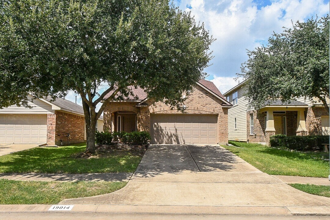 19014 Walbrook Meadows Ln in Cypress, TX - Building Photo
