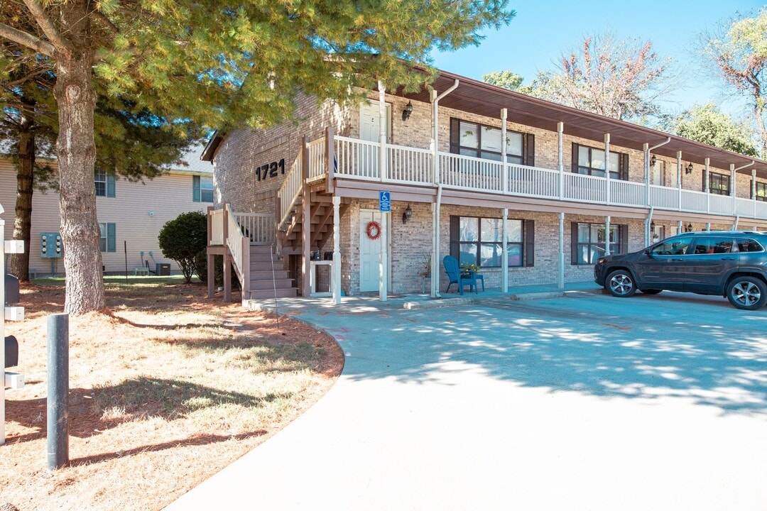 Shadow Ridge Apartments in Belleville, IL - Building Photo