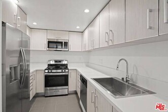 11711 Ohio Ave in Los Angeles, CA - Building Photo - Building Photo