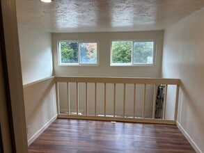 921 W 4th Ave, Unit F in Eugene, OR - Building Photo - Building Photo
