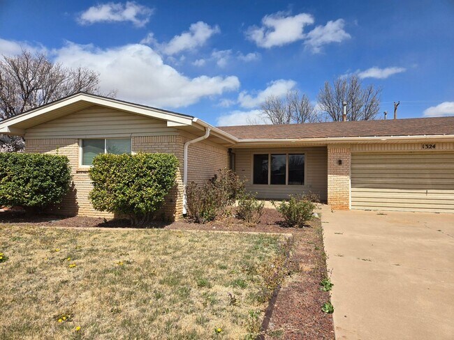 property at 1324 Stratford Ln